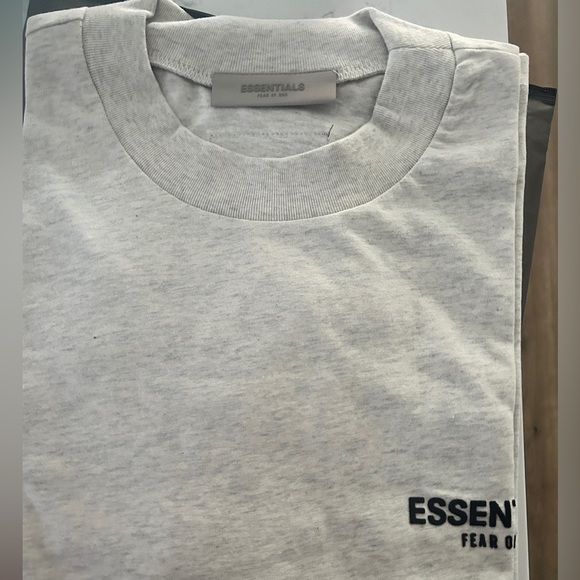 Fear of God Essentials Graphic T-Shirt in Heather Gray – NWT - Picture 2 of 7